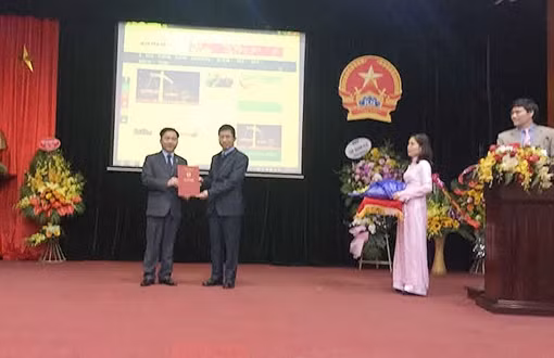 Ra mắt Tạp chí thang máy ảnh 2
