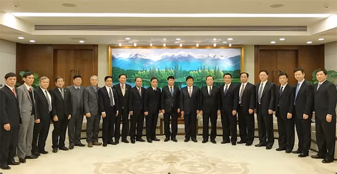 Thứ trưởng Bộ Công an Việt Nam Bùi Văn Nam; Bộ trưởng Bộ Công an Trung Quốc Triệu Khắc Chí; Thứ trưởng Thường trực Bộ Công an Trung Quốc Phó Chính Hoa cùng các đại biểu.