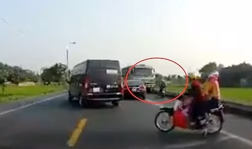 Nên tước giấy phép lái xe vĩnh viễn với người coi thường luật