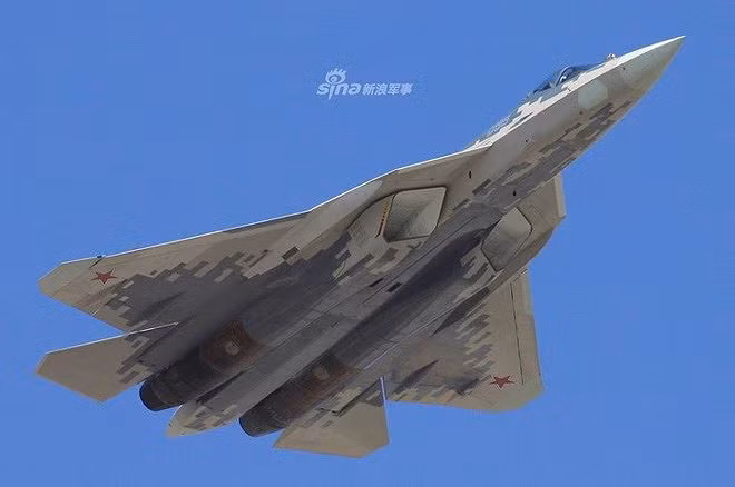 Trước đó có không ít nghi ngờ về năng lực của Su-57, chủ yếu tập trung vào khả năng tàng hình, hệ thống điện tử và đặc biệt là động cơ của nó.
