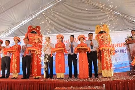 Lễ khánh thành nhà máy đóng tàu vỏ thép đầu tiên tại huyện Núi Thành, tỉnh Quảng Nam.