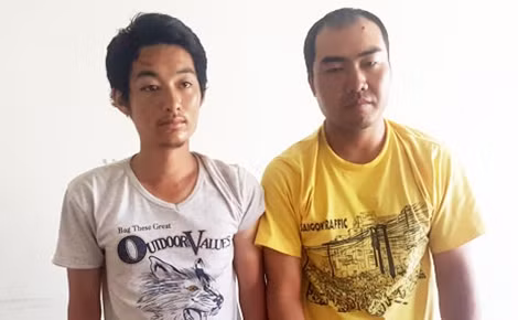 Hai đối tượng người Trung Quốc sử dụng súng giả để cướp xe ôtô.