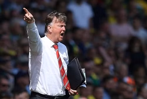 Quá nhiều sức ép đang cùng lúc đổ dồn lên HLV Luis Van Gaal.
