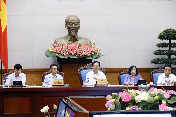 Thủ tướng Nguyễn Tấn Dũng chủ trì Hội nghị trực tuyến sơ kết 3 năm thực hiện Nghị quyết 70/NQ-CP. Thủ tướng Nguyễn Tấn Dũng chủ trì Hội nghị trực tuyến sơ kết 3 năm thực hiện Nghị quyết 70/NQ-CP.