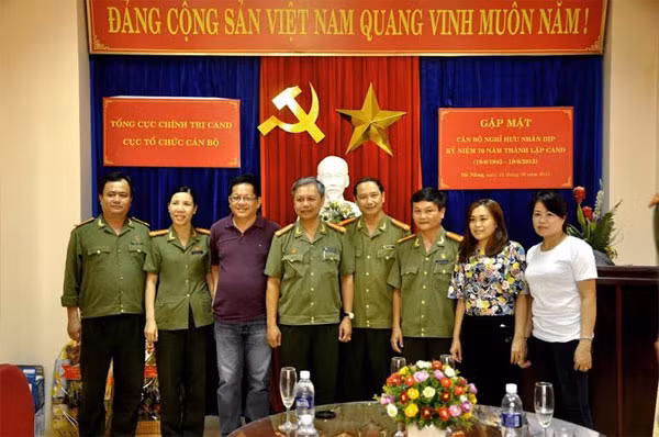 Đoàn công tác do Đại tá Lê Thanh Hải - Phó Giám đốc Công an TP Đà Nẵng, dẫn đầu thăm và chúc mừng cán bộ, chiến sĩ Báo CAND – VPTT miền Trung nhân dịp Kỷ niệm 70 năm Ngày truyền thống CAND, Kỷ niệm 10 năm Ngày hội toàn dân bảo vệ an ninh Tổ quốc.