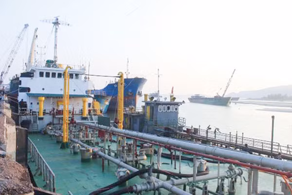 Tàu An Bình 126 tham gia vận chuyển, buôn lậu xăng dầu. Ảnh: baohaiquan. Tàu An Bình 126 tham gia vận chuyển, buôn lậu xăng dầu. Ảnh: baohaiquan.