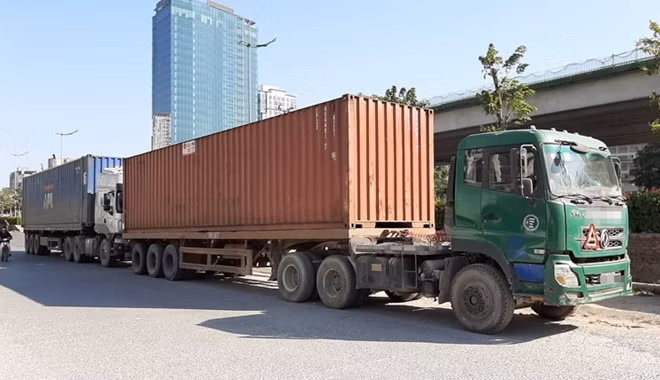 Xe ôtô thuốc bắc bị Cơ quan CSĐT thu giữ.