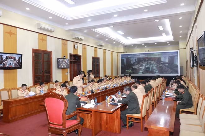 Đại diện lãnh đạo Cục CSGT báo cáo công tác