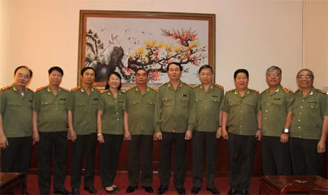 Đồng chí Lê Hồng Anh, Bộ trưởng Trần Đại Quang cùng các đồng chí Thứ trưởng và lãnh đạo một số Tổng cục, Cục nghiệp vụ của Bộ Công an.