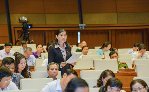 Đại biểu Quốc hội thảo luận tại hội trường. Đại biểu Quốc hội thảo luận tại hội trường.