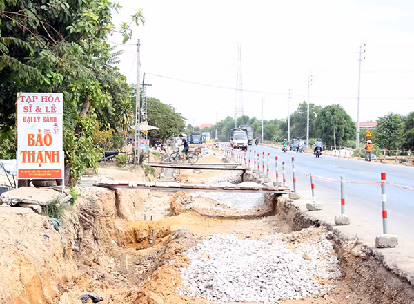 Nhiều đoạn đường thi công QL1A qua địa bàn tỉnh Thừa Thiên- Huế tiềm ẩn nguy cơ TNGT.