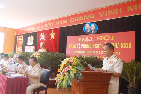 Đại tá Đào Vịnh Thắng, Bí thư Đảng ủy nhiệm kỳ 2010-2015, Trưởng Phòng CSGT phát biểu tại Đại hội.