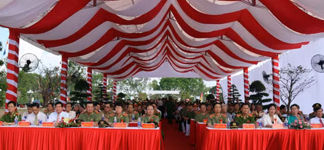 Lãnh đạo Bộ Công an, nguyên lãnh đạo Bộ Công an và các đại biểu tham dự Lễ khánh thành Khu di tích lịch sử An ninh Khu IX.