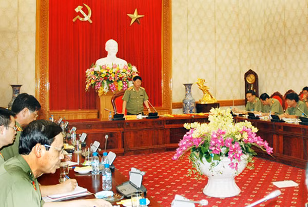 Thứ trưởng Bùi Văn Nam phát biểu chỉ đạo tại cuộc họp với Ban Tổ chức Hội thi Công an xã giỏi năm 2015. Thứ trưởng Bùi Văn Nam phát biểu chỉ đạo tại cuộc họp với Ban Tổ chức Hội thi Công an xã giỏi năm 2015.