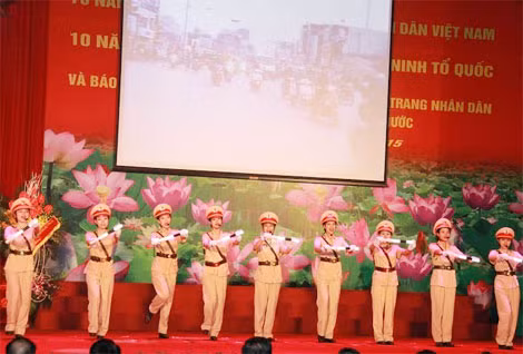 Một số tiết mục tái hiện lại chặng đường xây dựng và từng bước trưởng thành của lực lượng Công an Thủ đô. Một số tiết mục tái hiện lại chặng đường xây dựng và từng bước trưởng thành của lực lượng Công an Thủ đô.