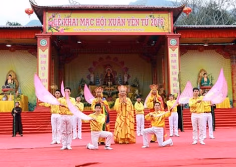 Các màn văn nghệ chào mừng lễ khai mạc Hội xuân Yên Tử 2016.