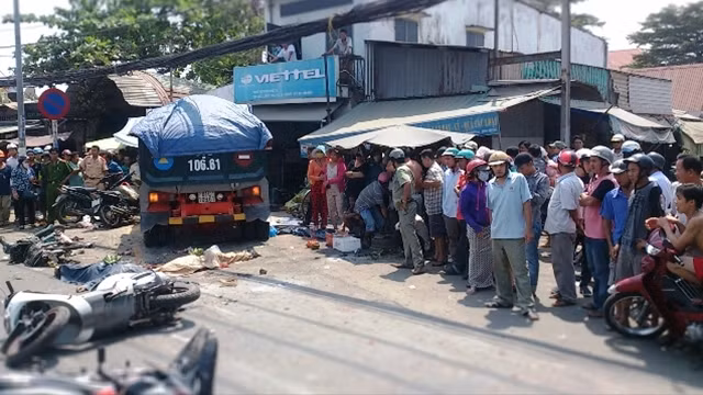 Nhiều người may mắn phát hiện chiếc xe ben đang lao xuống dốc cầu Trường Đai nên quăng xe bỏ chạy.