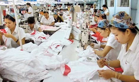 Công nhân các khu chế xuất, khu công nghiệp đã trở lại làm việc với tinh thần phấn khởi.
