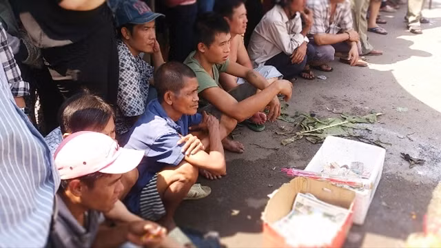 Trước vụ TNGT thương tâm trên, nhiều người đã đứng ra gom góp tiền cho hai nạn nhân.
