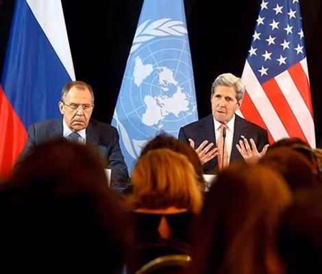 Ngoại trưởng Nga Lavrov (bìa trái) và Ngoại trưởng Mỹ John Kerry tại Munich-Đức ngày 12-2-2016.