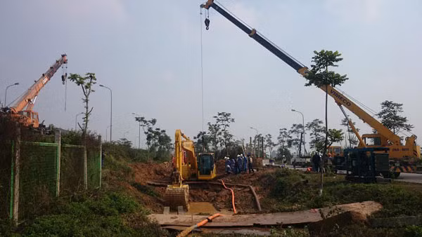Đường ống nước sông Đà liên tục gặp sự cố.