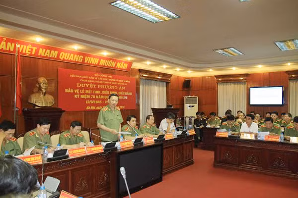 Thứ trưởng Tô Lâm phát biểu chỉ đạo tại Hội nghị duyệt Phương án bảo vệ lễ mít tinh, diễu binh, diễu hành kỷ niệm 70 năm Quốc khánh 2-9