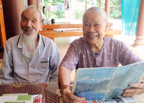 Vợ chồng bà Hương.