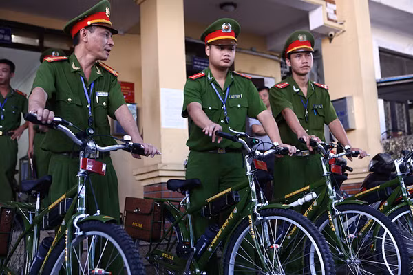 Những cán bộ, chiến sỹ được bàn giao phương tiện và sẵn sàng lên đường