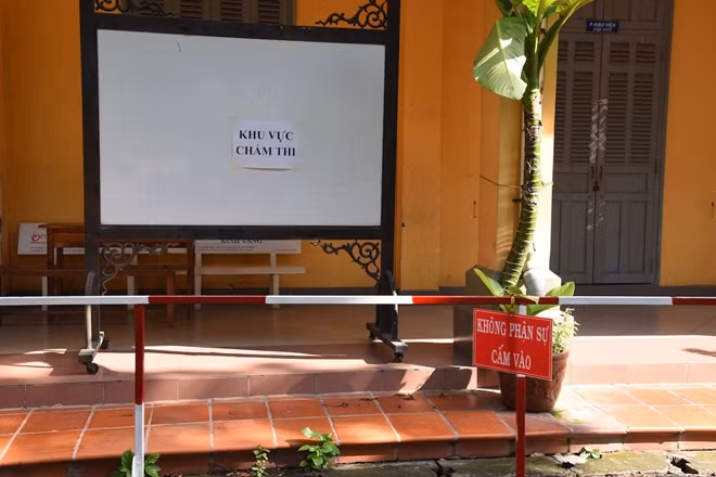 Ban chấm thi sẽ làm việc khẩn trương tích cực bên trong khu vực đặc biệt, cách ly hoàn toàn.
