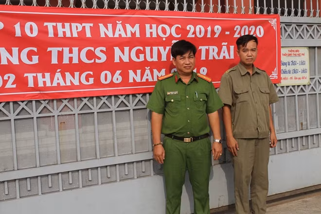 Lực lượng Công an-dân phòng hỗ trợ điểm thi về công tác ANTT tại THCS Nguyễn trãi-Bình Tân