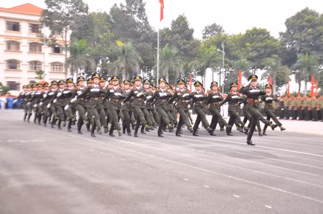 Nữ Học viên ĐH ANND khoẻ khoắn trong phần nghi lễ Diễu hành trong dịp ngày khai giảng năm học mới.