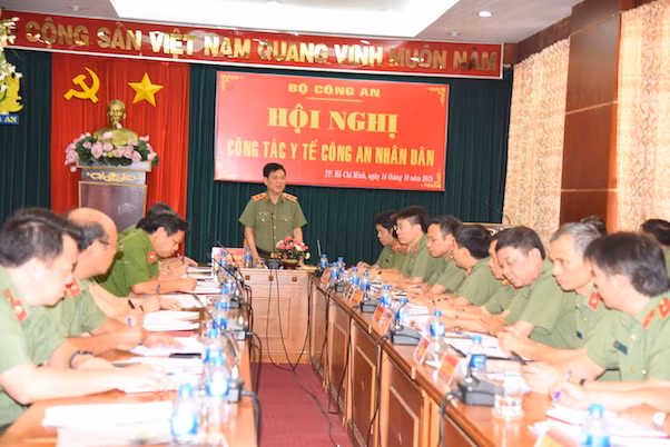 Thứ trưởng Nguyễn Văn Sơn phát biểu chỉ đạo tại hội nghị.