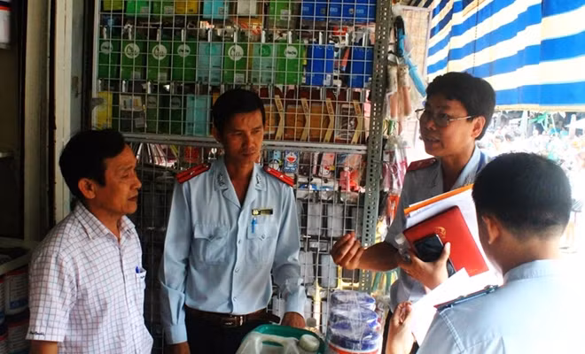 Đoàn kiểm tra chợ hoá chất Kim Biên