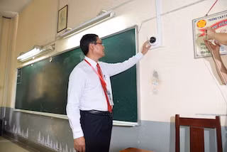Mỗi phòng chấm thi đảm bảo 3 máy camerra quay được hết các góc cạnh.