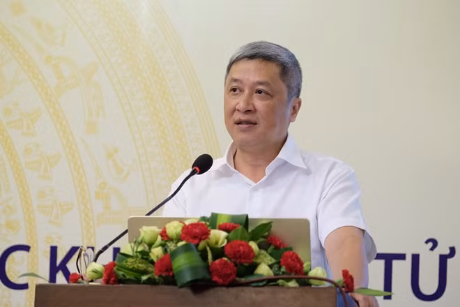 Thứ trưởng Bộ Y tế Nguyễn Trường Sơn phát biểu tại Hội thảo