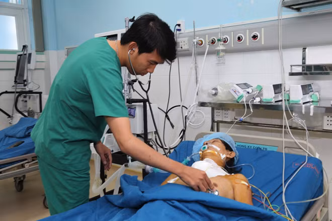 Sau 3 h ca mổ diễn ra thành công, bệnh nhân hiện được chăm sóc tại phòng hồi sức hậu phẫu.