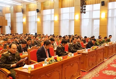 Đại tướng Trần Đại Quang, Ủy viên Bộ Chính trị, Bí thư Đảng ủy Công an Trung ương, Bộ trưởng Bộ Công an với các đại biểu tham dự Hội nghị.