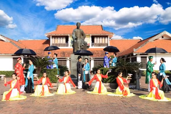 Một hoạt động nhân kỷ niệm ngày sinh đại thi hào Nguyễn Du.
