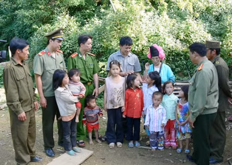 Lực lượng Công an Sơn La thường xuyên bám dân, bám địa bàn xây dựng phong trào toàn dân bảo vệ ANTQ ở cơ sở.