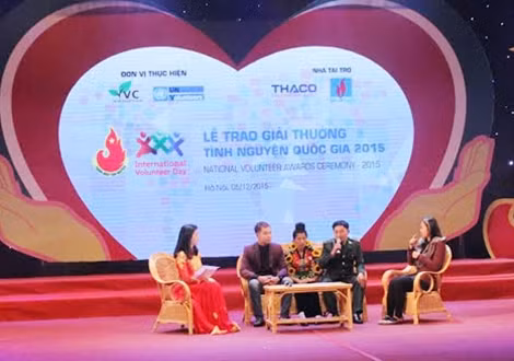 Giao lưu với 3 cá nhân tiêu biểu đạt giải.