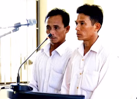 Hai bị cáo tại phiên xử sơ thẩm.