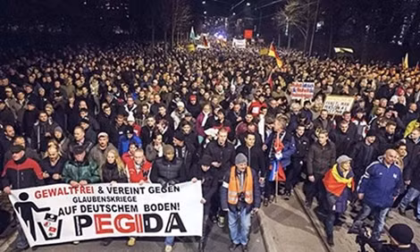 Phong trào chống người nhập cư Pegida tại Đức xuống đường đòi Thủ tướng Angela Merkel từ chức.