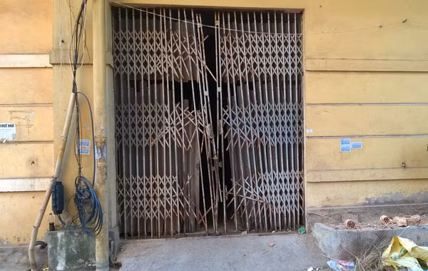 Hoen gỉ, mục nát là cảnh thường thấy ở các khu tái định cư.