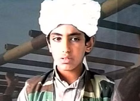 Con trai Hamza (ảnh chụp khoảng 10 tuổi) được cho là người kế nhiệm Osama bin Laden ở Al Qaeda. Con trai Hamza (ảnh chụp khoảng 10 tuổi) được cho là người kế nhiệm Osama bin Laden ở Al Qaeda.