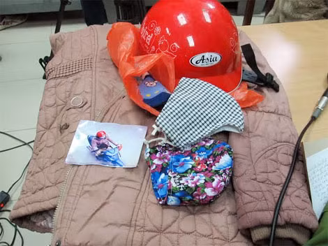 Khám xét nơi ở của Liễu, Công an thu giữ tang vật gây án.
