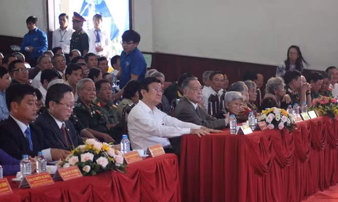 Các khách mời và đại biểu tham dự buổi họp mặt.