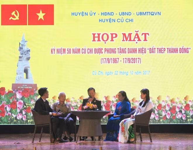 Gặp gỡ và giao lưu với các nhân chứng lịch sử, con em Củ Chi tiêu biểu trên các lĩnh vực.