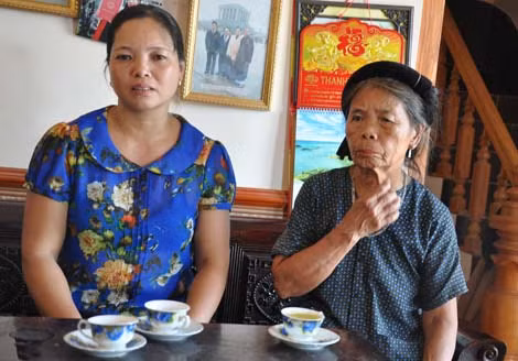 Mẹ và vợ của anh Tuấn. Mẹ và vợ của anh Tuấn.