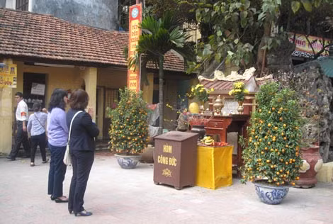 Cúng sao, giải hạn, cầu bình an là hoạt động gắn với tín ngưỡng của người dân.