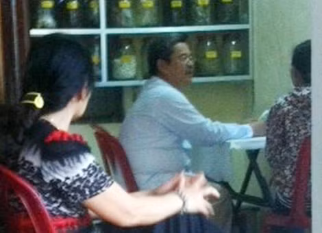 Nhiều bệnh nhân nghèo bị cánh xe ôm cò mồi, dụ dỗ đưa đến phòng khám của “lương y” Hạp.